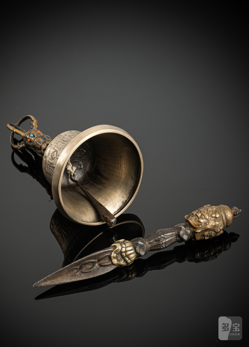 A metal bell (ghanta) and a phurbu - 图3